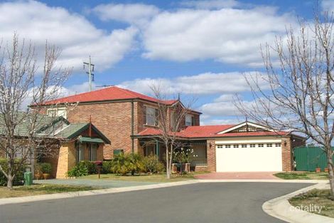 27 Jenolan Ct, Wattle Grove, NSW 2173