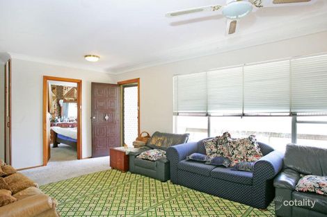 Property photo of 4 Shannon Parade Berkeley Vale NSW 2261
