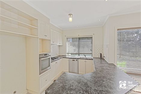 Property photo of 4 Colac Place Caroline Springs VIC 3023