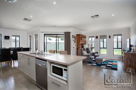 Property photo of 6 Arinya Close Ascot VIC 3551