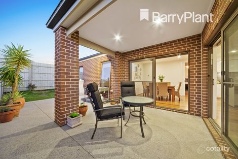 Property photo of 12 Inspiration Circuit Pakenham VIC 3810