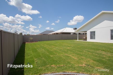 Property photo of 9 Billabong Crescent Gobbagombalin NSW 2650