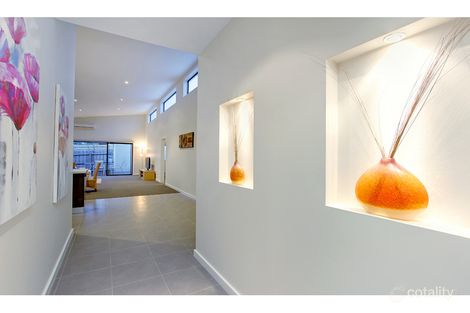 Property photo of 1 Ruby Cove Mornington VIC 3931