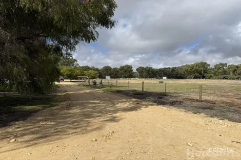 192 Newnham Rd, Lake Clifton, WA 6215