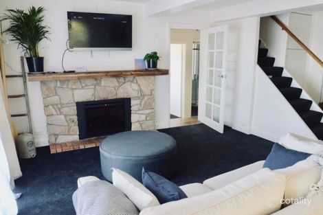 8 Hooper Cres, Mount Stuart, TAS 7000