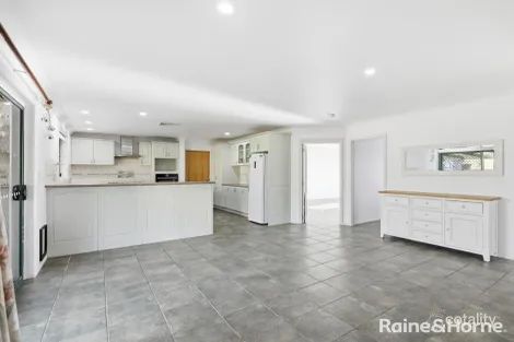 Property photo of 25 Sapphire Crescent Kelso NSW 2795
