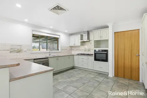 Property photo of 25 Sapphire Crescent Kelso NSW 2795