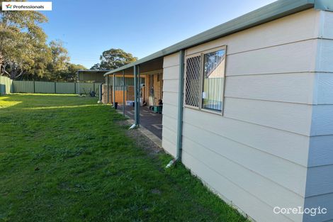 Property photo of 2 Tea Tree Place Pinjarra WA 6208