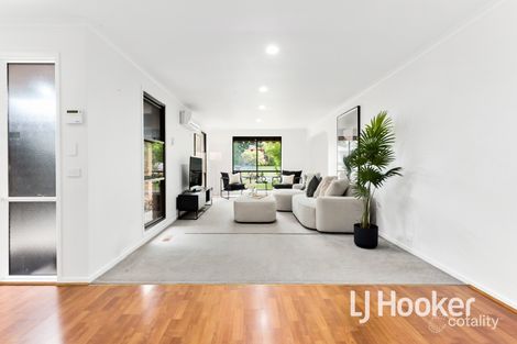 Property photo of 23 Escott Grove Berwick VIC 3806