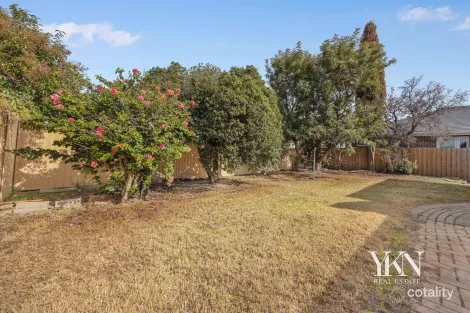 Property photo of 43 Gillespie Road St Albans VIC 3021
