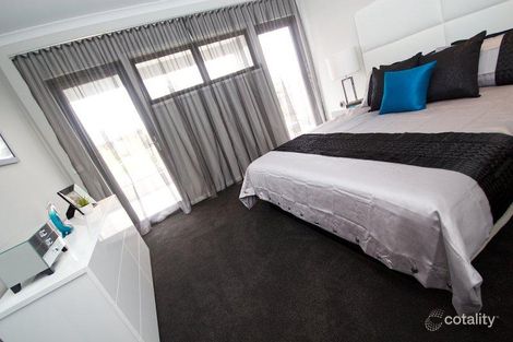 Property photo of 15 Heathland Circuit Cranbourne East VIC 3977