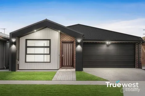 Property photo of 32 Collette Circuit Deanside VIC 3336