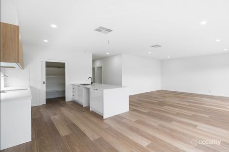 17 Sparrowhawk Cres, Deanside, VIC 3336