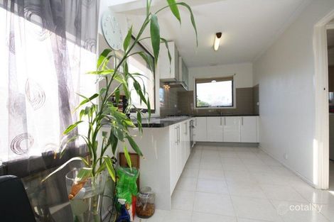 Property photo of 19 Woomera Avenue Keysborough VIC 3173