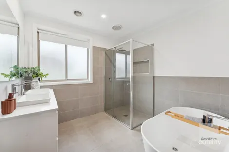 Property photo of 35 Fastnet Drive Taylors Lakes VIC 3038