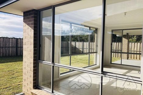 Property photo of 20 Pimlico Crescent Colebee NSW 2761