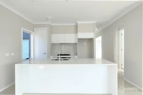 83 Pleasant Cct, Gledswood Hills, NSW 2557