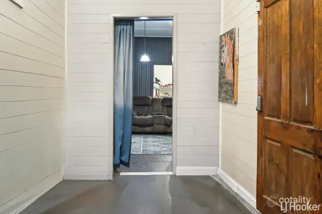 Property photo of 8 Cavell Street Wandal QLD 4700