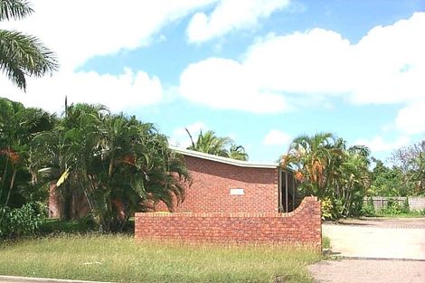 18 Roberts St, Hermit Park, QLD 4812