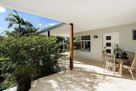 Property photo of 15 Owsten Court Treeby WA 6164
