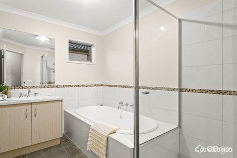 Property photo of 19 Northumbria Street Cranbourne East VIC 3977