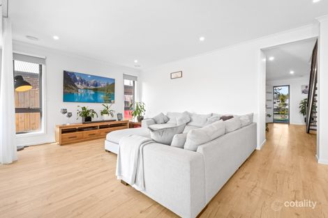 Property photo of 33 Encore Boulevard Cranbourne South VIC 3977