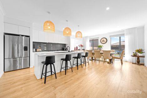 Property photo of 33 Encore Boulevard Cranbourne South VIC 3977