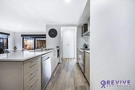 Property photo of 48 Chesney Circuit Clyde VIC 3978