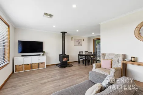 Property photo of 10 Hay Court Mount Barker SA 5251