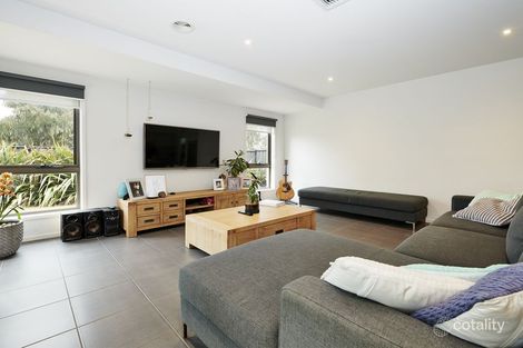 Property photo of 2 Viewrise Walk Craigieburn VIC 3064