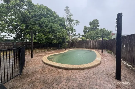 290-292 Gatton St, Manunda, QLD 4870