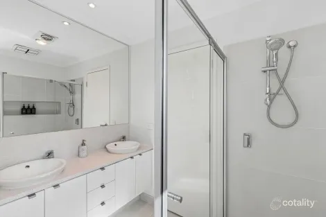 Property photo of 2 Tutor Street Mount Duneed VIC 3217