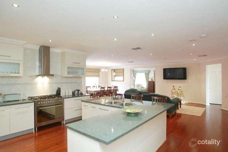 Property photo of 2 Merrivale Place Roxburgh Park VIC 3064