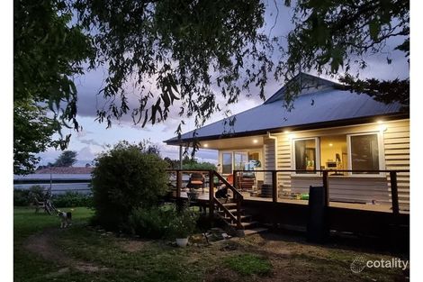 9 John St, Uralla, NSW 2358