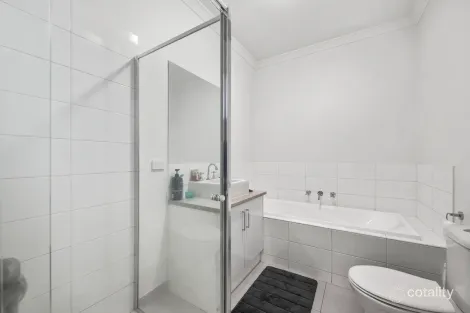 Property photo of 2/38 Loretta Boulevard Tarneit VIC 3029