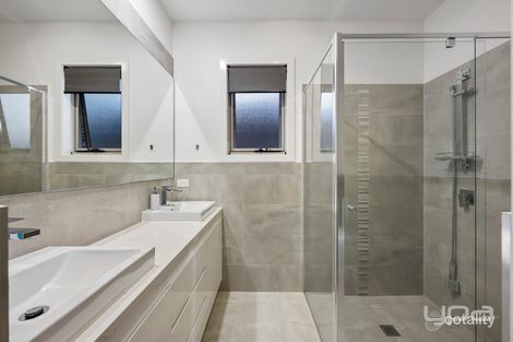 Property photo of 8 Miro Way Fraser Rise VIC 3336