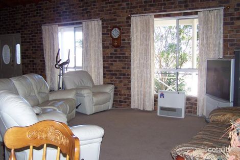 Property photo of 10 The Terrace Hillvue NSW 2340