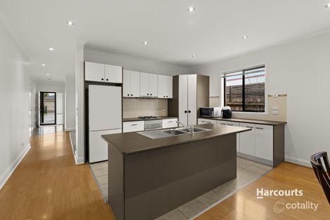 Property photo of 47 Wakenshaw Crescent Pakenham VIC 3810