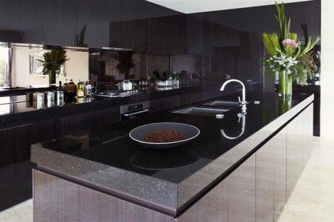Property photo of 17 The Boulevarde Benowa QLD 4217