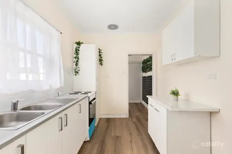 Property photo of 10 Andrew Street Sunshine VIC 3020