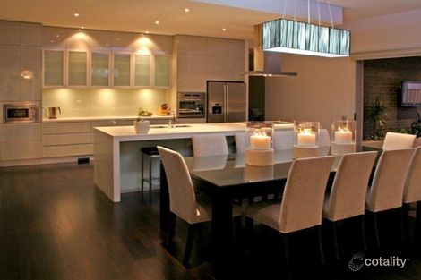Property photo of 18 Lawson Way Caroline Springs VIC 3023