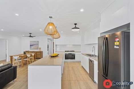 Property photo of 34 Outlook Drive Bentley Park QLD 4869