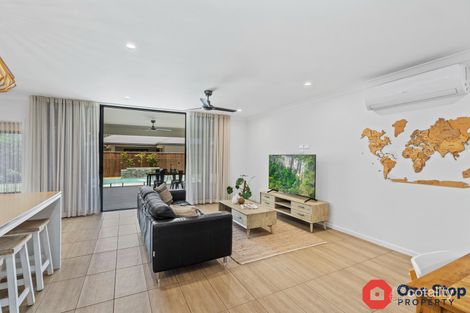 Property photo of 34 Outlook Drive Bentley Park QLD 4869