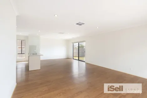 Property photo of 13 Solsbury Crescent Keysborough VIC 3173