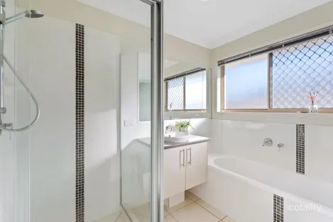 Property photo of 9 Shallow Bay Drive Springfield Lakes QLD 4300