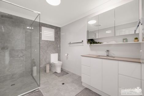 Property photo of 16 Bayview Drive Lammermoor QLD 4703