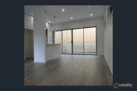 Property photo of 2/30 Cornwall Road Pascoe Vale VIC 3044