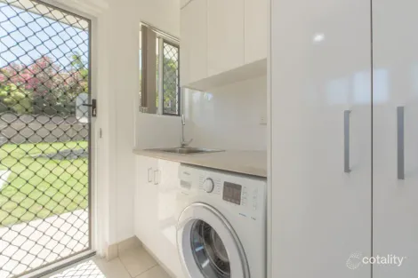 Property photo of 17 Waratah Street Kin Kora QLD 4680