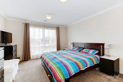 Property photo of 25 Eltham Parade Manor Lakes VIC 3024