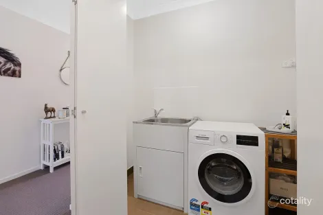 Property photo of 8/94 Lampard Road Drouin VIC 3818